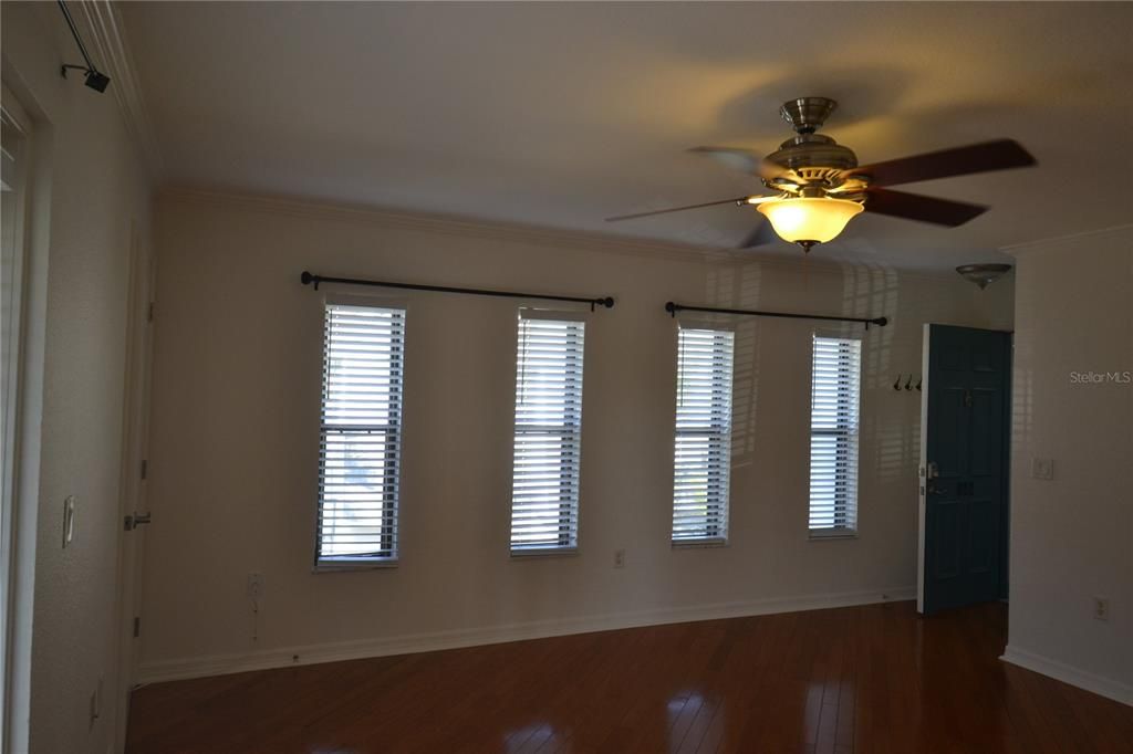 В аренду: $1,600 (1 спален, 1 ванн, 818 Квадратных фут)