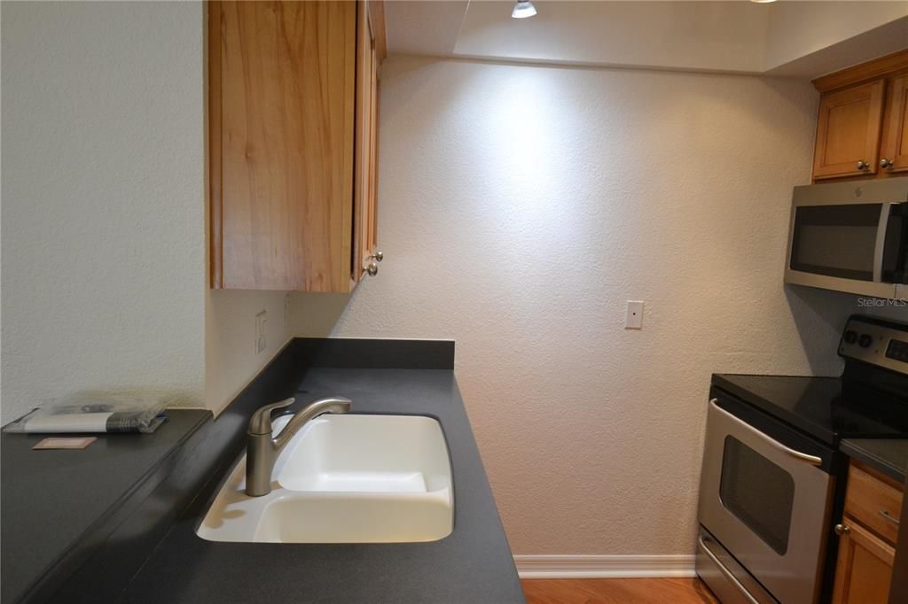 В аренду: $1,600 (1 спален, 1 ванн, 818 Квадратных фут)