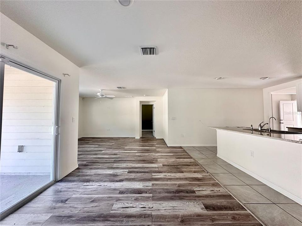 待售: $325,000 (4 贝兹, 2 浴室, 1768 平方英尺)