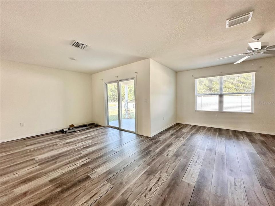 待售: $325,000 (4 贝兹, 2 浴室, 1768 平方英尺)