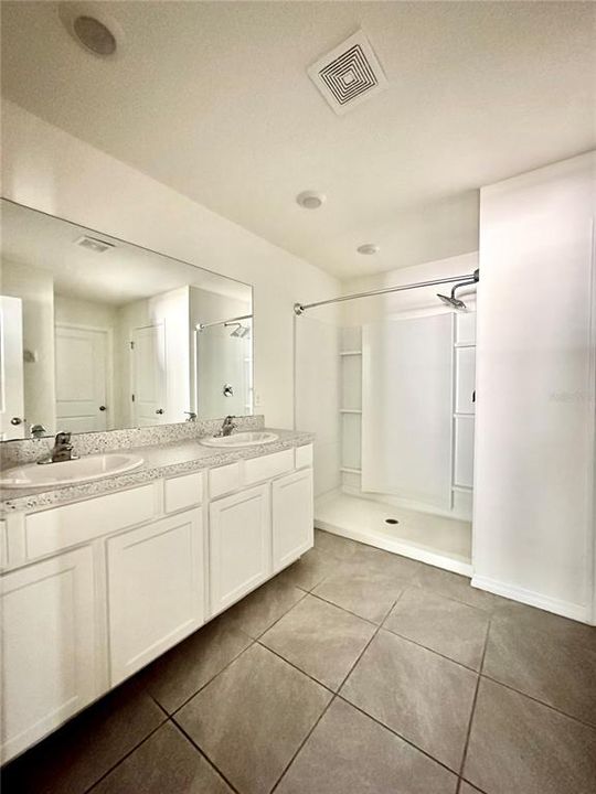 待售: $325,000 (4 贝兹, 2 浴室, 1768 平方英尺)