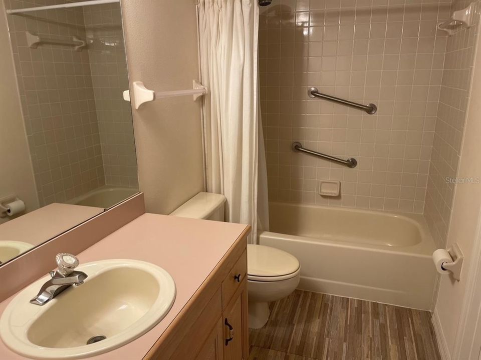 待售: $449,000 (2 贝兹, 2 浴室, 1053 平方英尺)