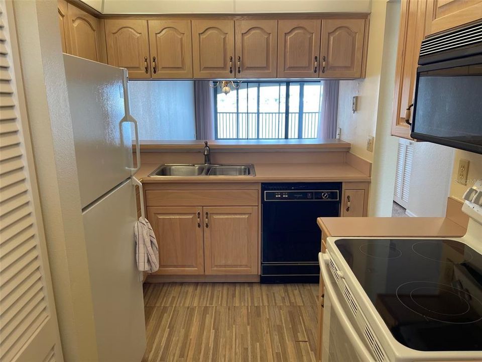 待售: $449,000 (2 贝兹, 2 浴室, 1053 平方英尺)