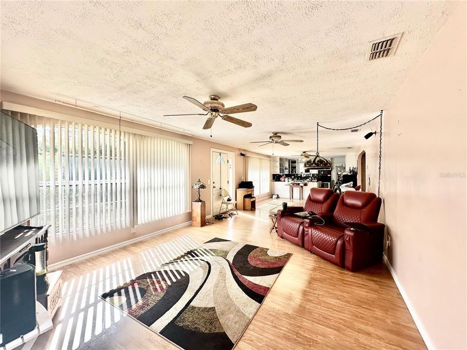 En Venta: $200,000 (2 camas, 2 baños, 1389 Pies cuadrados)