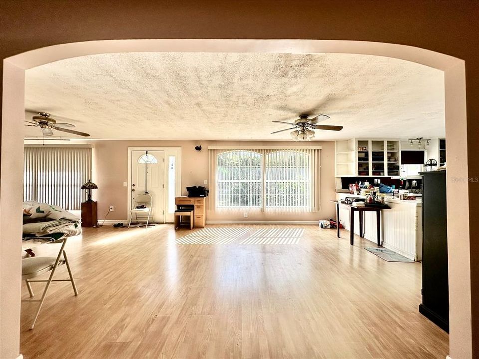 En Venta: $200,000 (2 camas, 2 baños, 1389 Pies cuadrados)