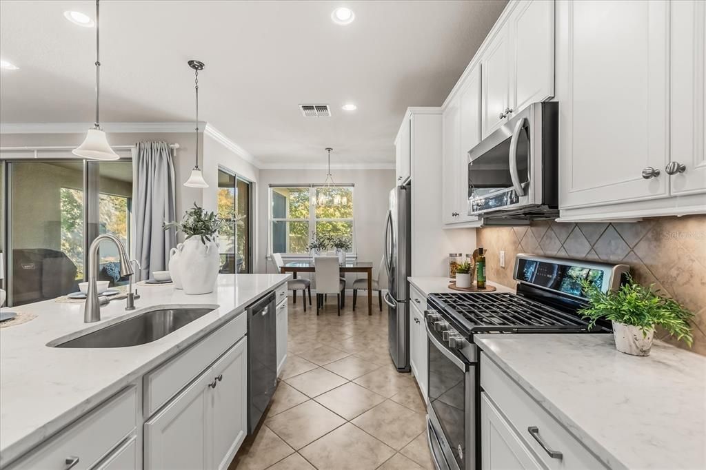 待售: $824,000 (3 贝兹, 3 浴室, 2744 平方英尺)