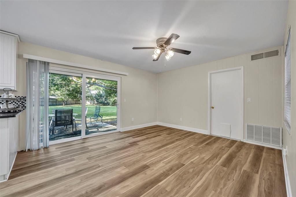 出租: $2,395 (3 贝兹, 2 浴室, 1456 平方英尺)