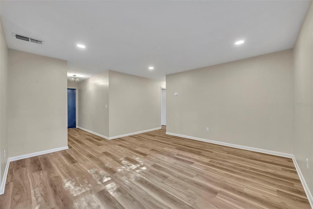 出租: $2,395 (3 贝兹, 2 浴室, 1456 平方英尺)