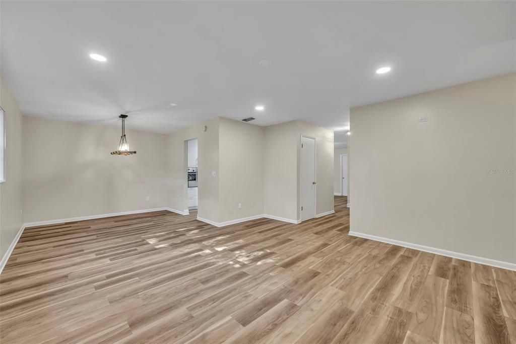 出租: $2,395 (3 贝兹, 2 浴室, 1456 平方英尺)