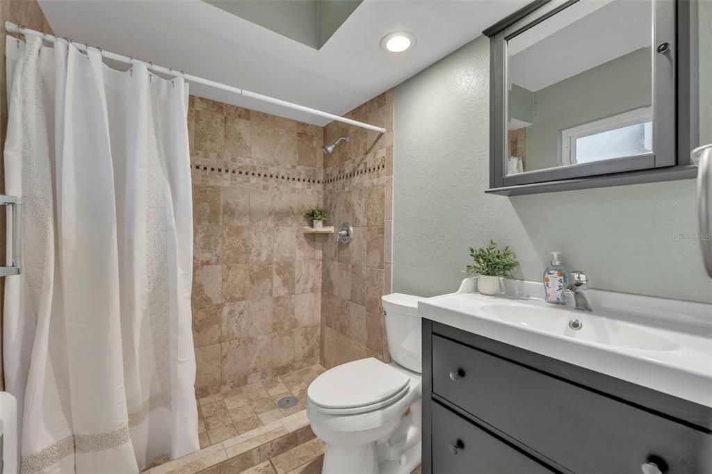 出租: $2,395 (3 贝兹, 2 浴室, 1456 平方英尺)