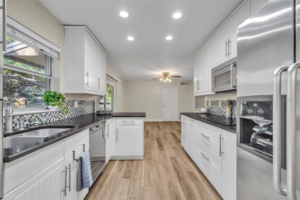 出租: $2,395 (3 贝兹, 2 浴室, 1456 平方英尺)