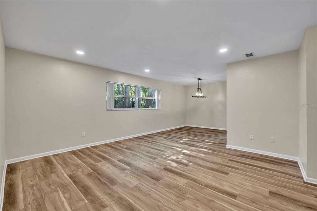 出租: $2,395 (3 贝兹, 2 浴室, 1456 平方英尺)