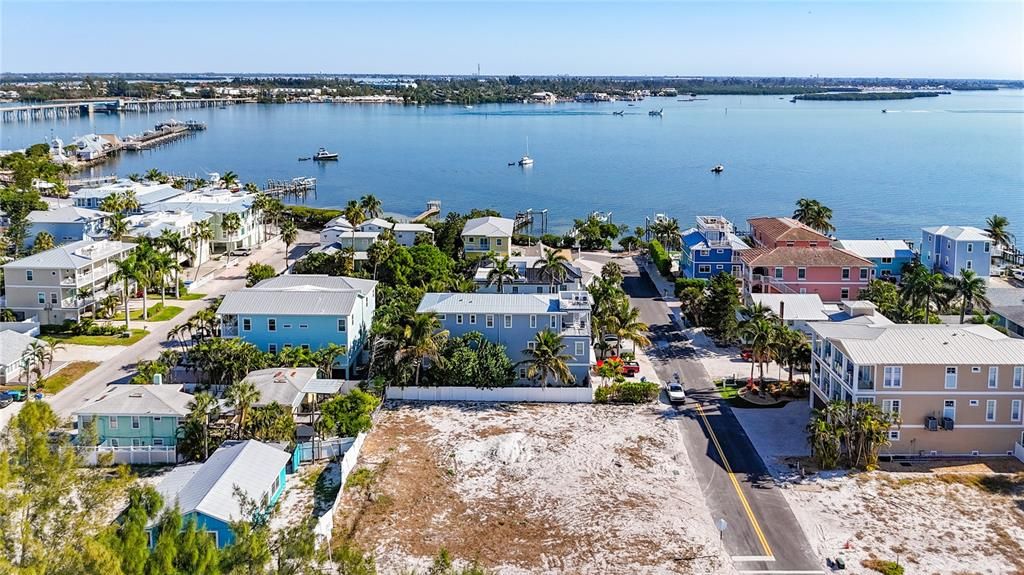 En Venta: $2,399,000 (0.23 acres)