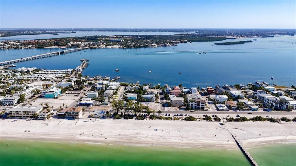 En Venta: $2,399,000 (0.23 acres)