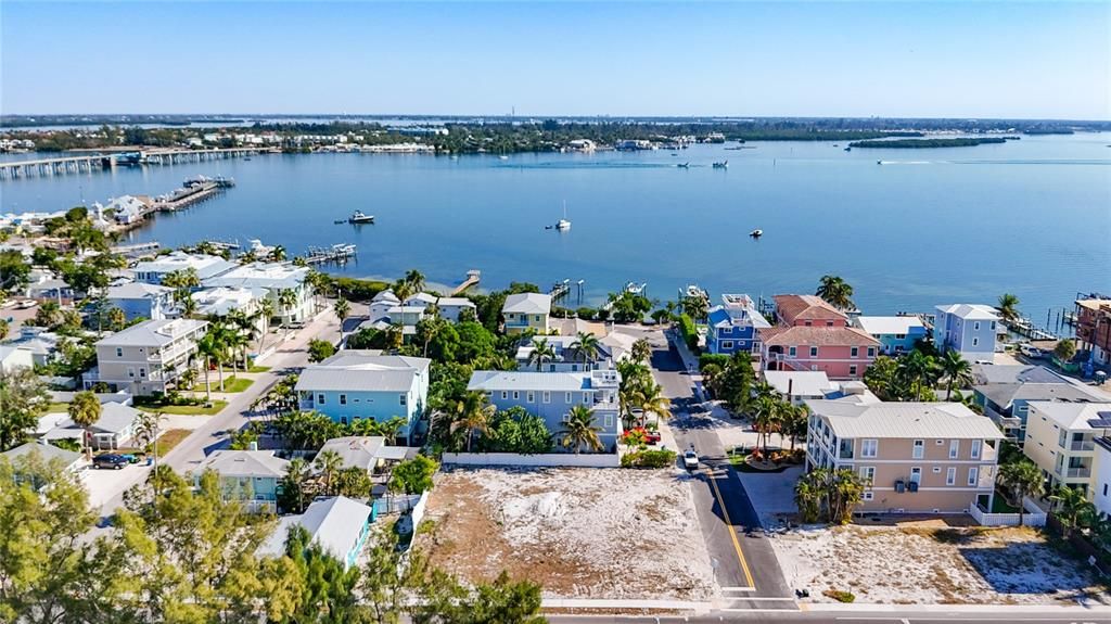 En Venta: $2,399,000 (0.23 acres)