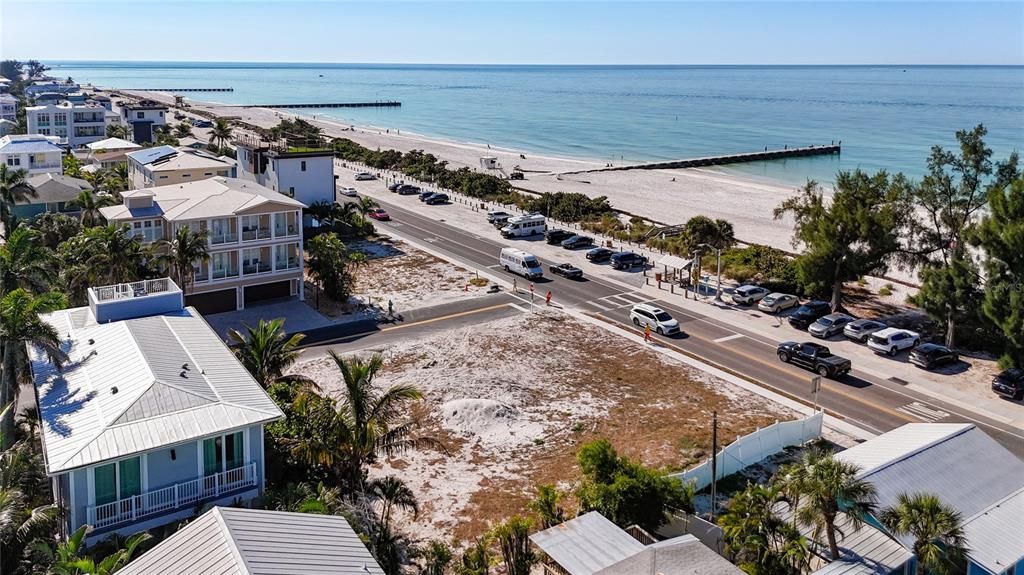 En Venta: $2,399,000 (0.23 acres)