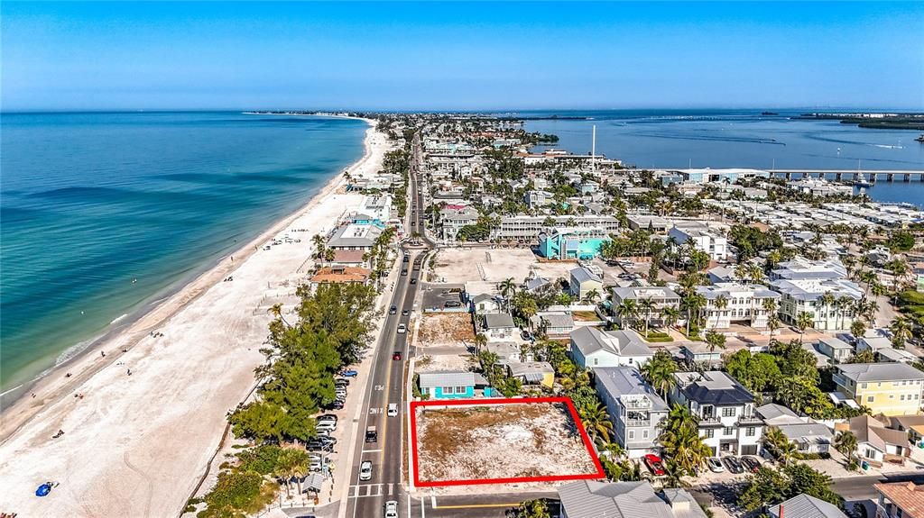 En Venta: $2,399,000 (0.23 acres)