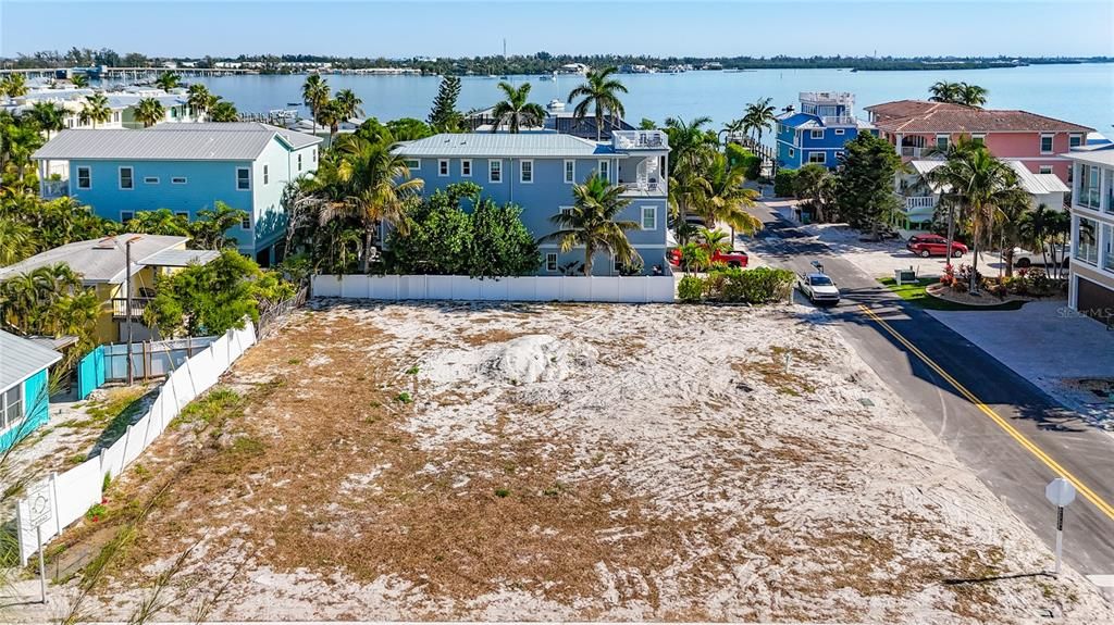 En Venta: $2,399,000 (0.23 acres)