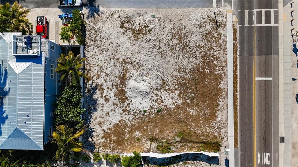 En Venta: $2,399,000 (0.23 acres)