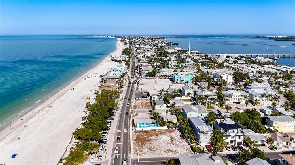 En Venta: $2,399,000 (0.23 acres)