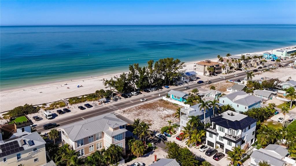 En Venta: $2,399,000 (0.23 acres)