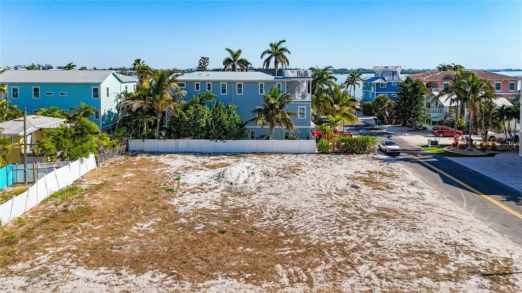 En Venta: $2,399,000 (0.23 acres)