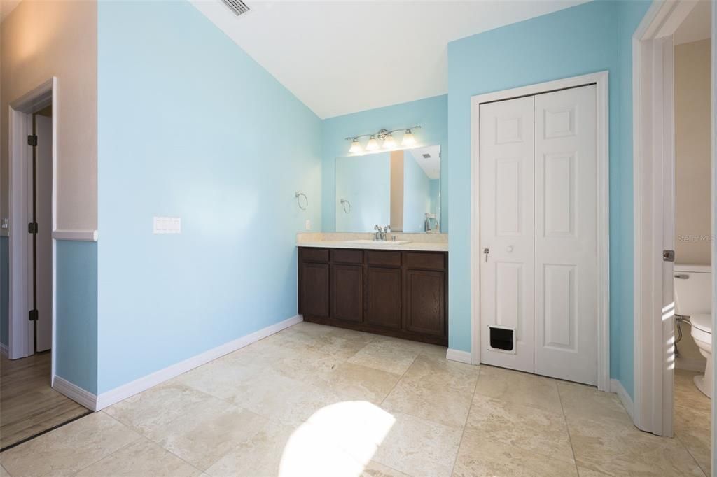 En Venta: $644,000 (4 camas, 3 baños, 2574 Pies cuadrados)