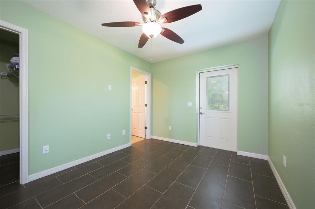 En Venta: $644,000 (4 camas, 3 baños, 2574 Pies cuadrados)