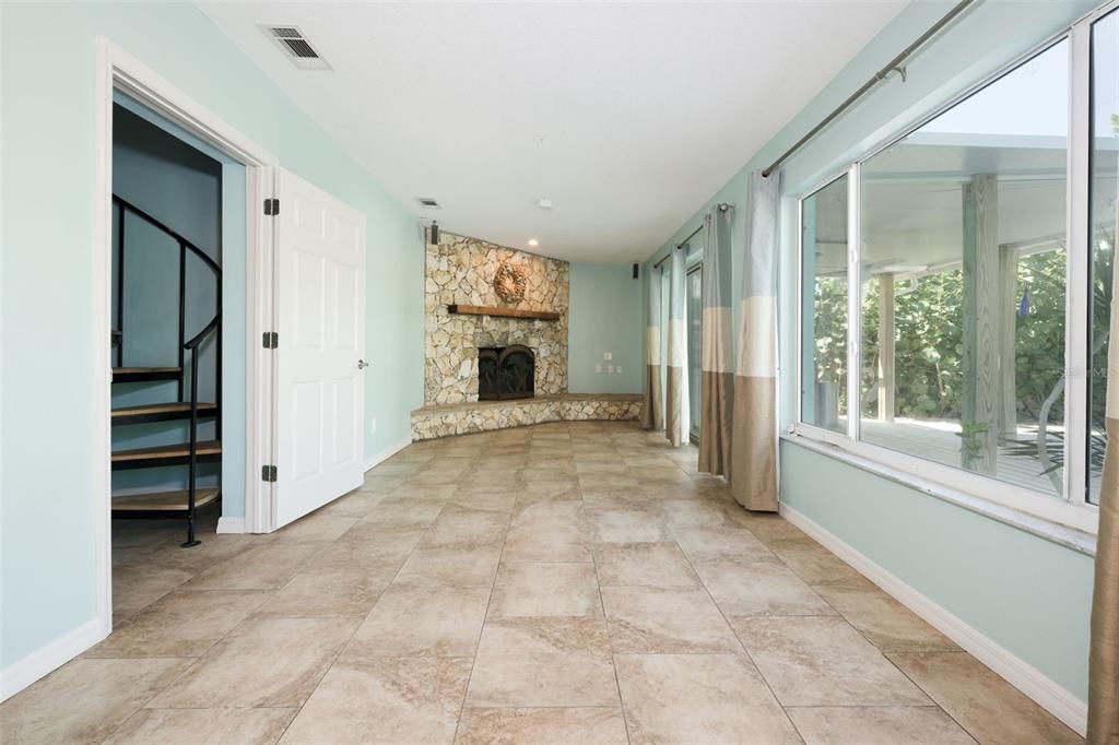 En Venta: $644,000 (4 camas, 3 baños, 2574 Pies cuadrados)