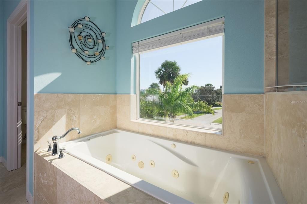 En Venta: $644,000 (4 camas, 3 baños, 2574 Pies cuadrados)