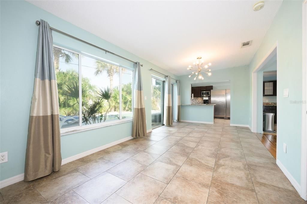 En Venta: $644,000 (4 camas, 3 baños, 2574 Pies cuadrados)