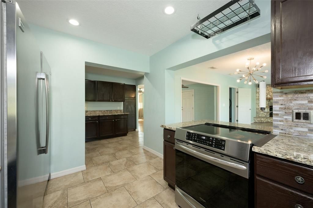 En Venta: $644,000 (4 camas, 3 baños, 2574 Pies cuadrados)