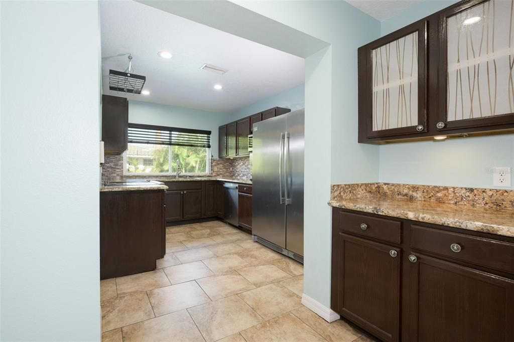 En Venta: $644,000 (4 camas, 3 baños, 2574 Pies cuadrados)