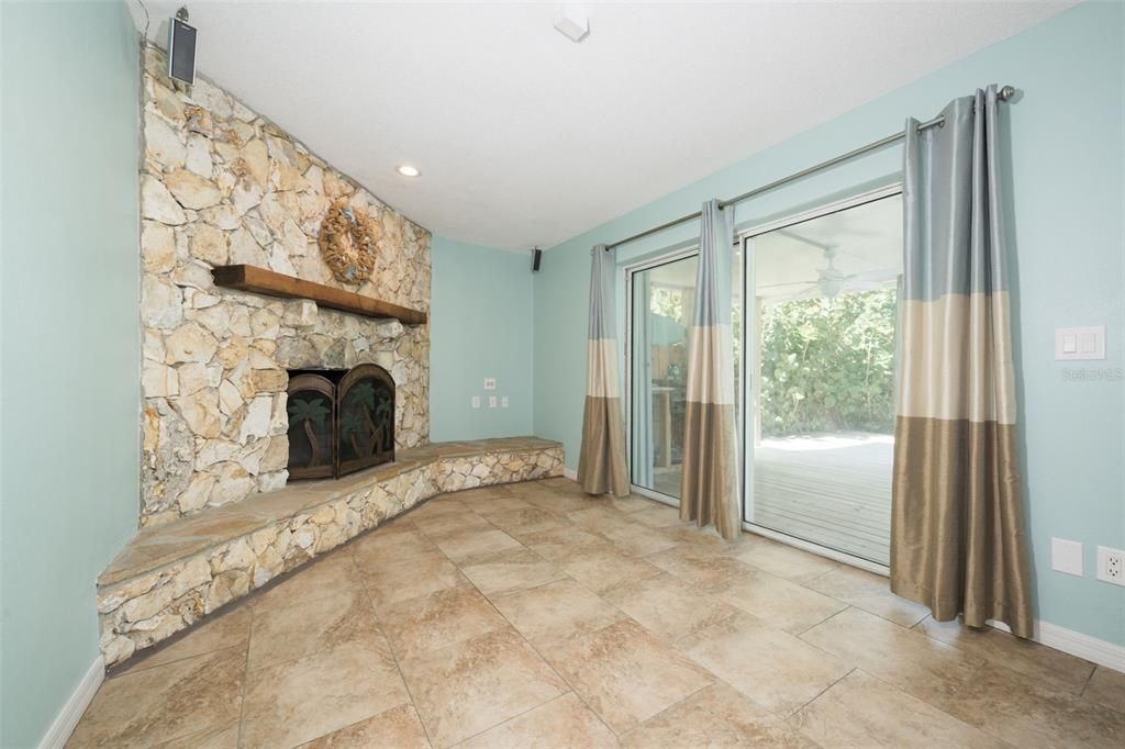 En Venta: $644,000 (4 camas, 3 baños, 2574 Pies cuadrados)