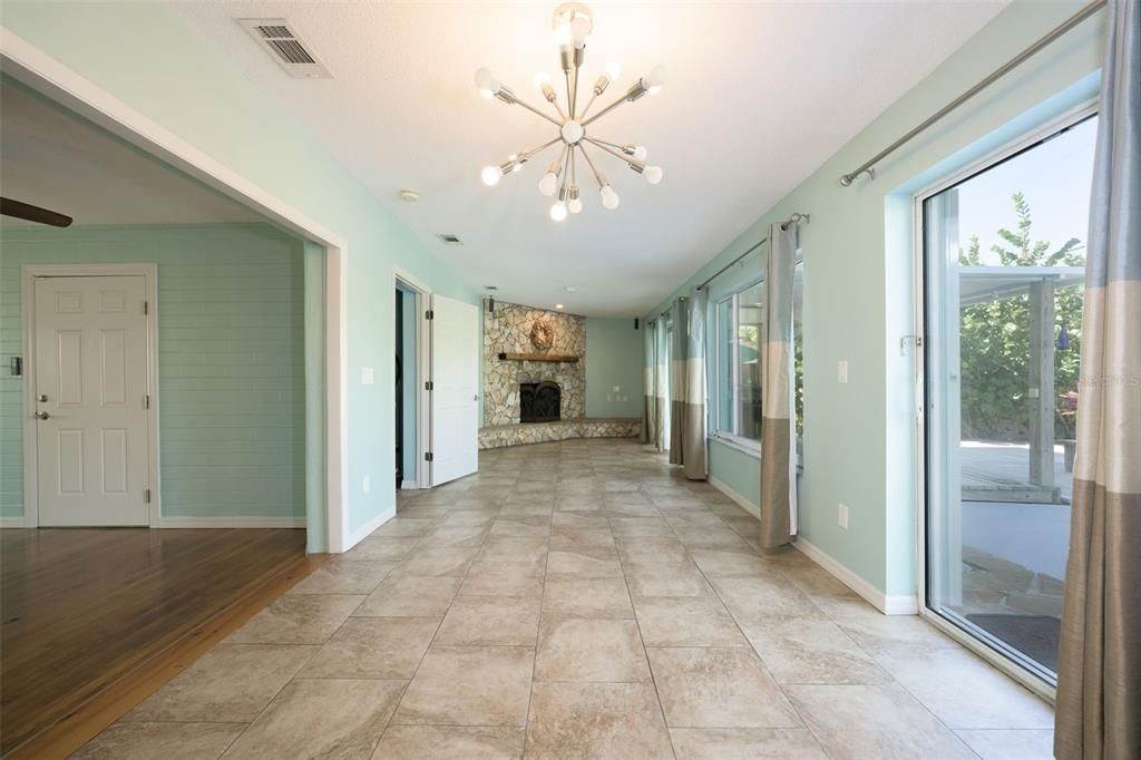 En Venta: $644,000 (4 camas, 3 baños, 2574 Pies cuadrados)