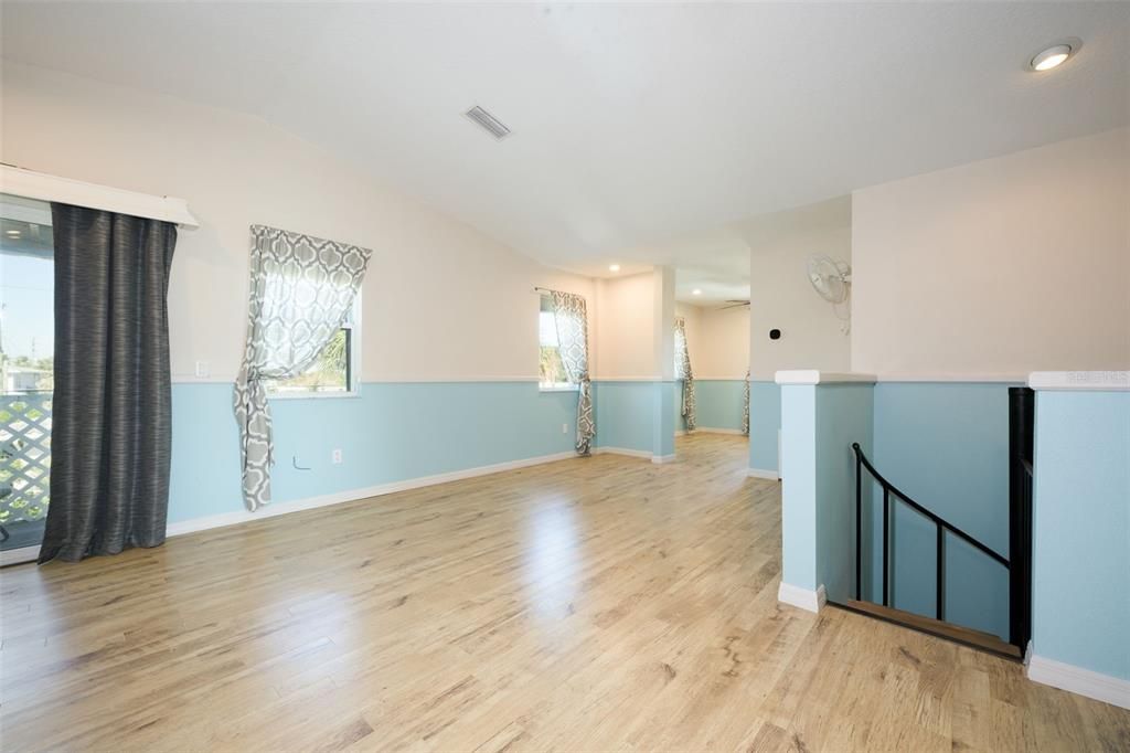 En Venta: $644,000 (4 camas, 3 baños, 2574 Pies cuadrados)