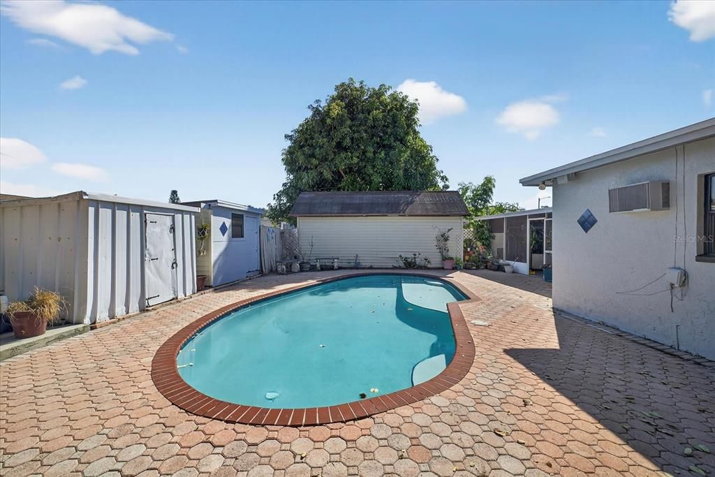 合同活跃: $499,900 (5 贝兹, 4 浴室, 1604 平方英尺)