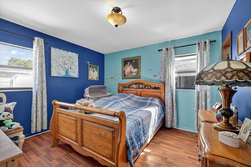 合同活跃: $499,900 (5 贝兹, 4 浴室, 1604 平方英尺)