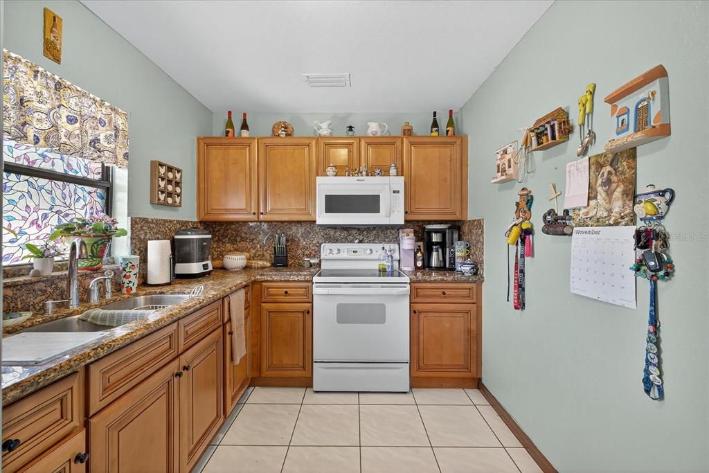 合同活跃: $499,900 (5 贝兹, 4 浴室, 1604 平方英尺)