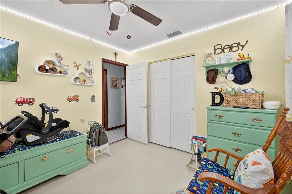 合同活跃: $499,900 (5 贝兹, 4 浴室, 1604 平方英尺)