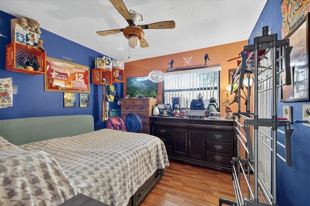 合同活跃: $499,900 (5 贝兹, 4 浴室, 1604 平方英尺)