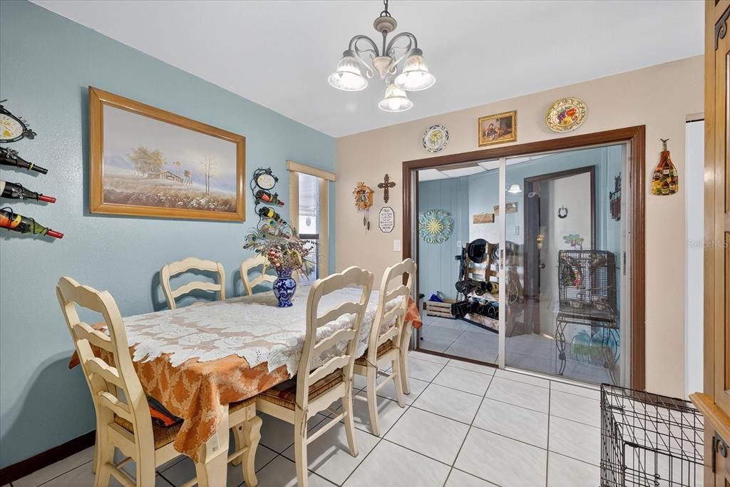 合同活跃: $499,900 (5 贝兹, 4 浴室, 1604 平方英尺)