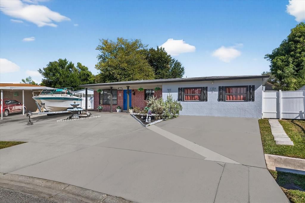 合同活跃: $499,900 (5 贝兹, 4 浴室, 1604 平方英尺)