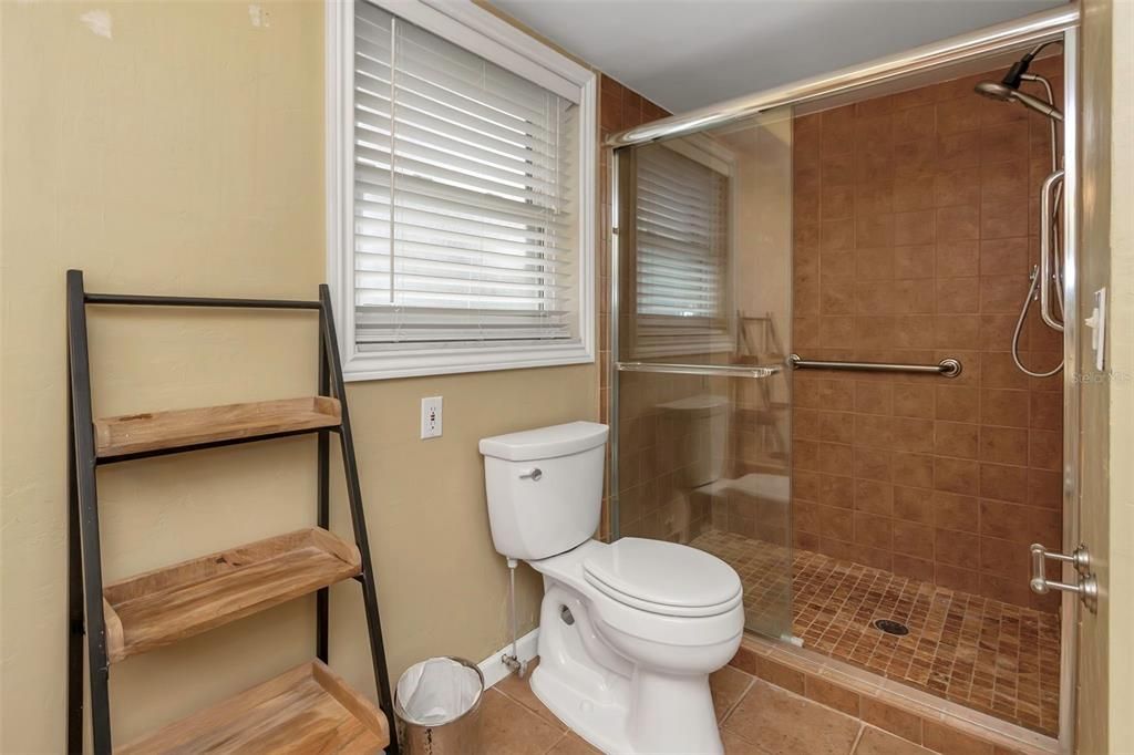 合同活跃: $440,000 (3 贝兹, 2 浴室, 1608 平方英尺)