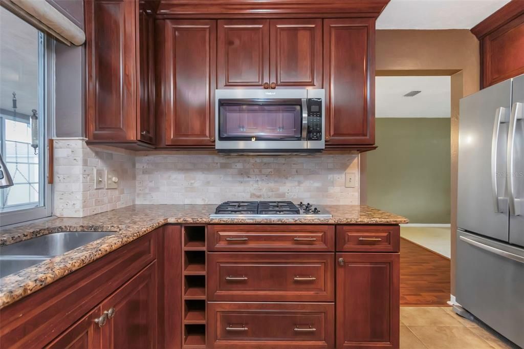 合同活跃: $440,000 (3 贝兹, 2 浴室, 1608 平方英尺)