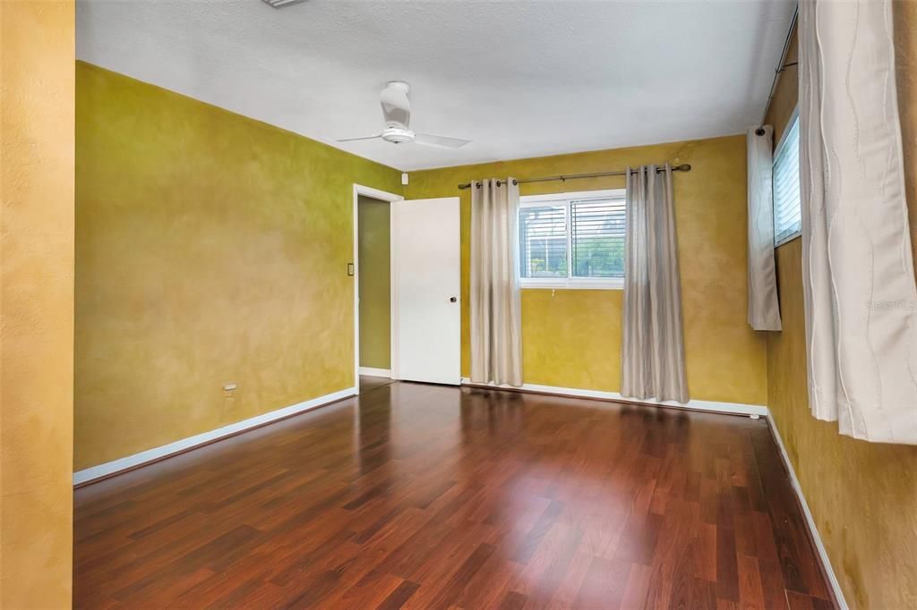 合同活跃: $440,000 (3 贝兹, 2 浴室, 1608 平方英尺)