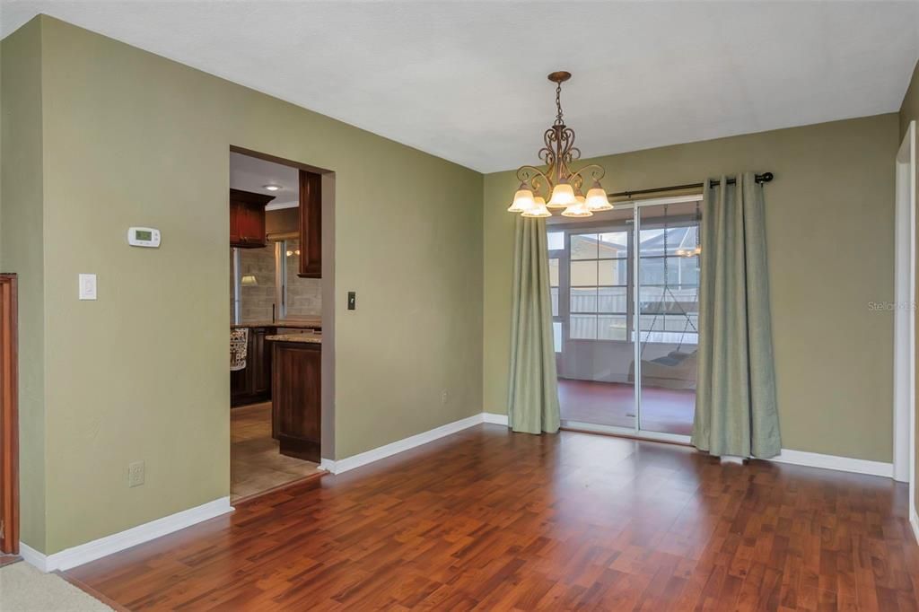 合同活跃: $440,000 (3 贝兹, 2 浴室, 1608 平方英尺)