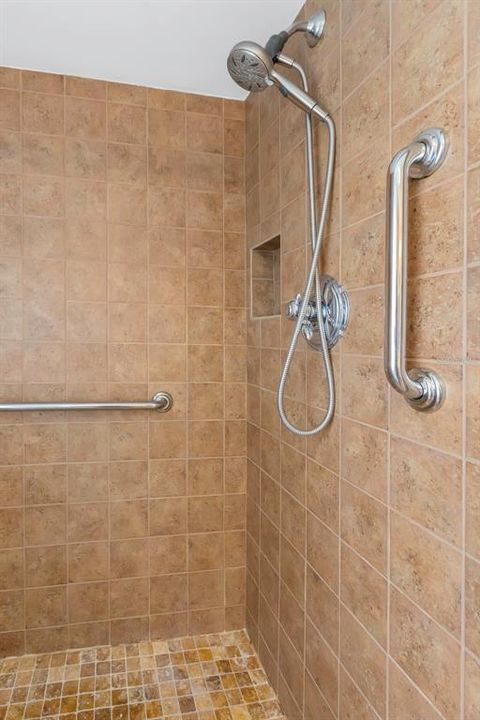 合同活跃: $440,000 (3 贝兹, 2 浴室, 1608 平方英尺)