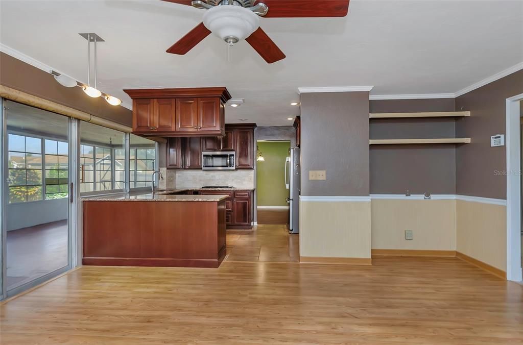 合同活跃: $440,000 (3 贝兹, 2 浴室, 1608 平方英尺)