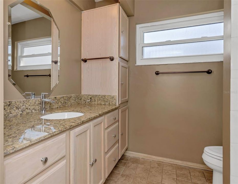 合同活跃: $440,000 (3 贝兹, 2 浴室, 1608 平方英尺)